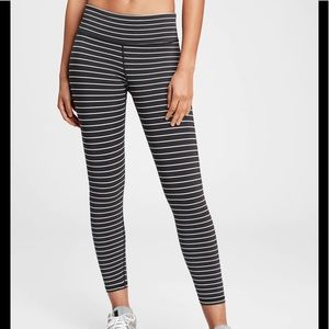 Gap Fit Blackout Technology Striped Leggings- M